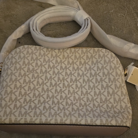 NWT Michael Kors Monogram Cream Crossbody Bag - Picture 3 of 5